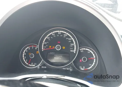 2013 Volkswagen Beetle 2.0T z USA, uszkodzony, nr VIN 3VW8A7AT8DM802832